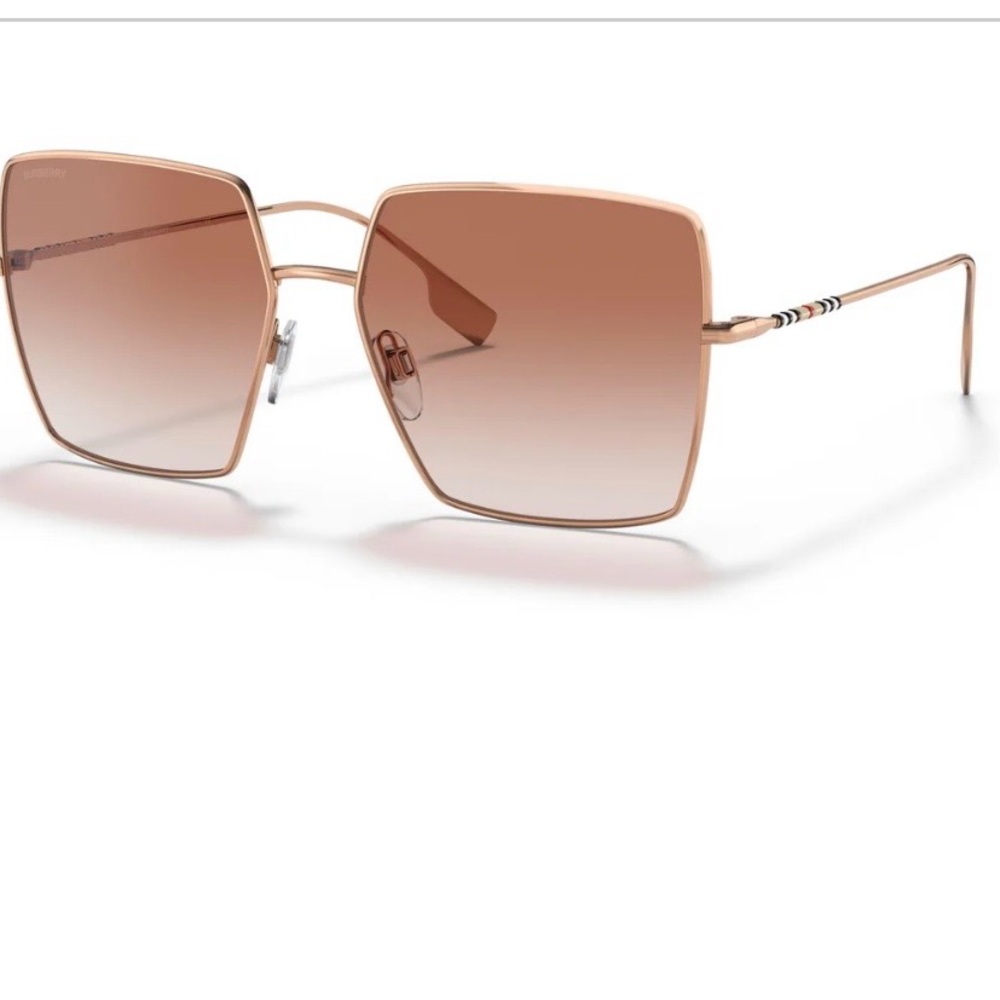 Square Gradient Sunglasses buy Burberry worn ones comes with box in case